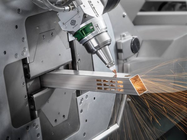 Rohrlaserschneiden von Stahl- und Edelstahlrohren mit moderner Rohrlaserschneidanlage